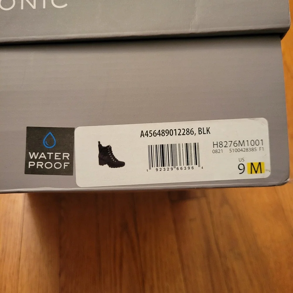 NWT Vionic Spencer Waterproof‎ Black Leather Lace Up Ankle Boots 9 Combat Moto